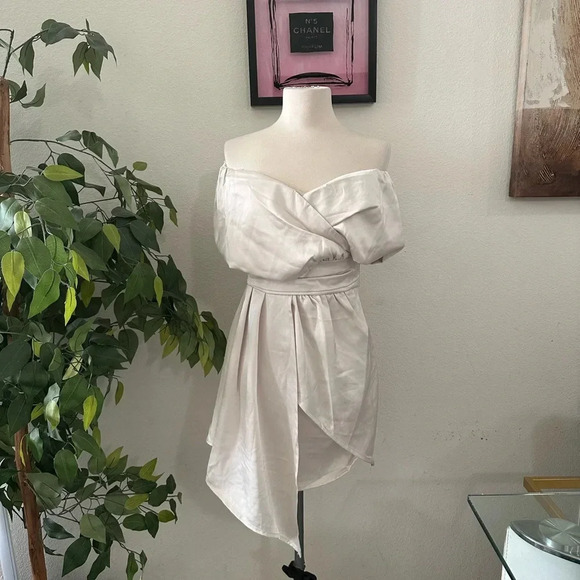 LULUS Always Celebrating Ivory Satin
Off the Shoulder Mini Dress Size S prom - Picture 5 of 8